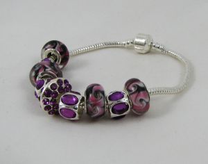Pulseira de prata com pérolas e strass púrpura