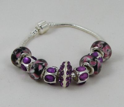 Pulseira de prata com pérolas e strass púrpura