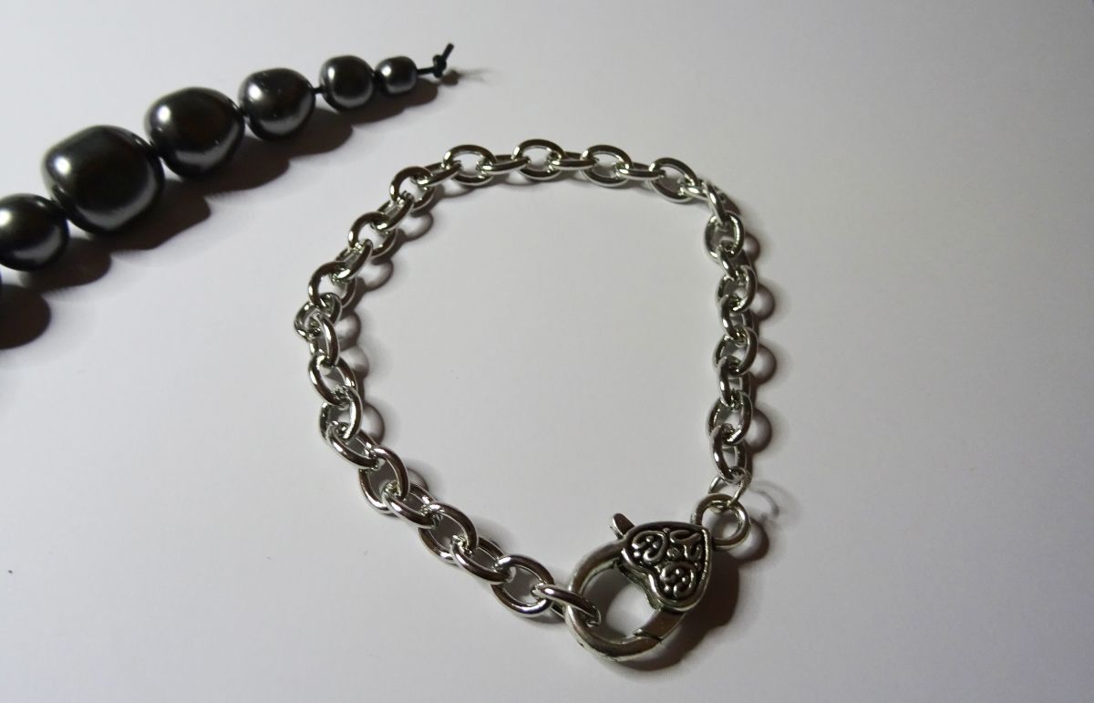Bracelete corrente prateada grande fecho de coração 20 cm