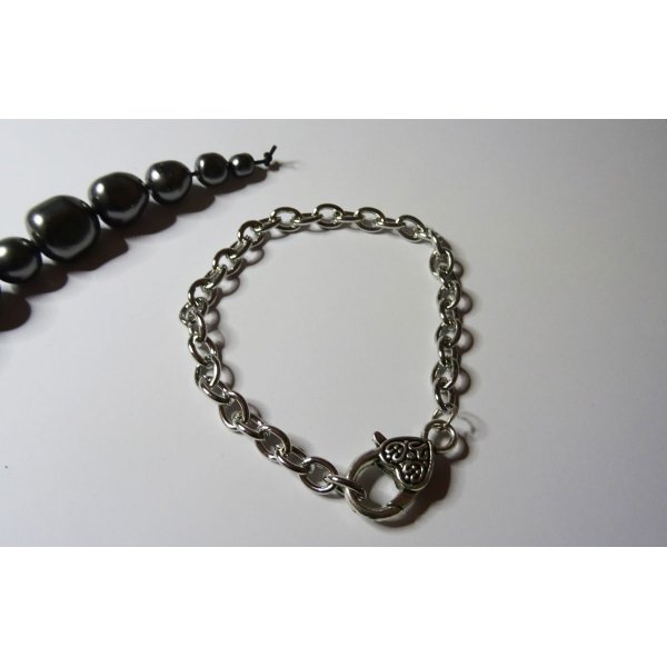 Bracelete corrente prateada grande fecho de coração 20 cm