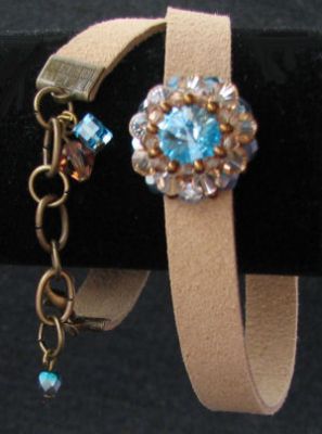Bracelet Cuir naturel,  bijou Swarovski turquoise