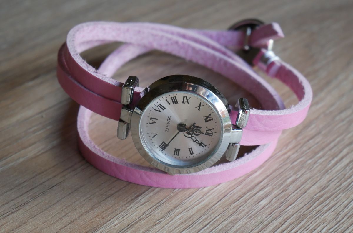 Pulseira de couro rosa tripla volta