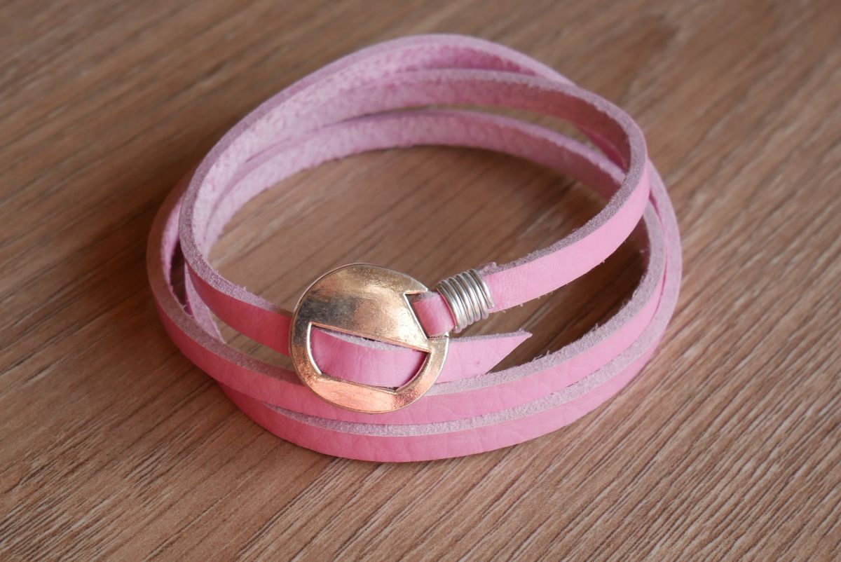 Pulseira de couro rosa tripla volta