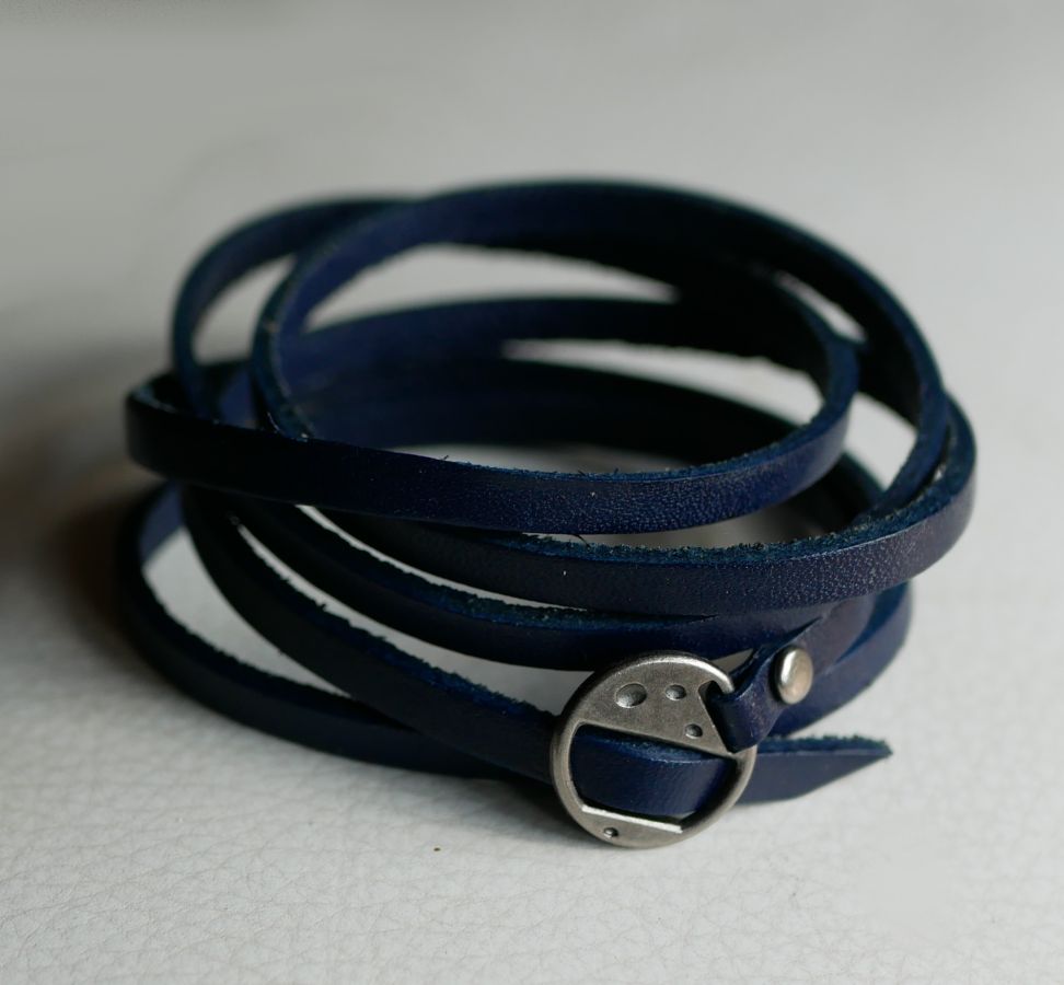 Correia de couro de 5 voltas azul-marinho ajustável