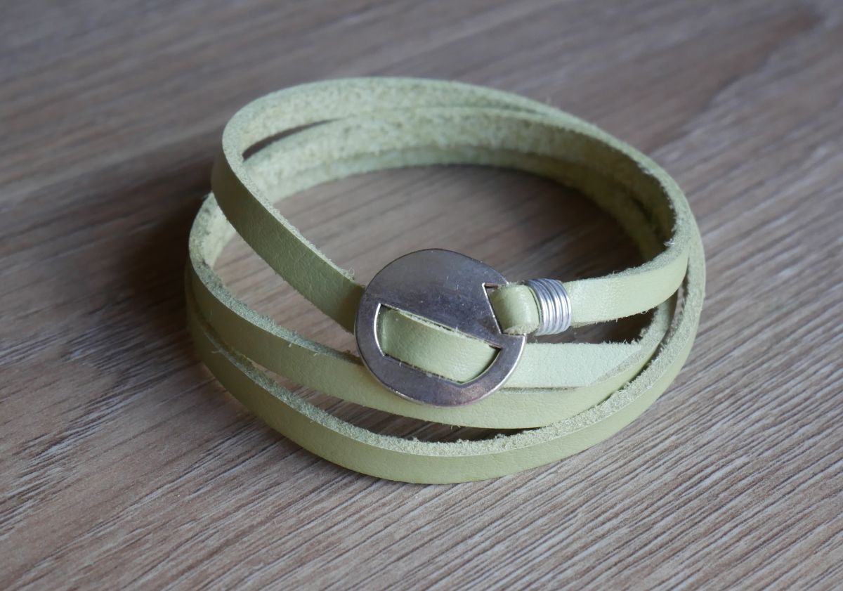 Pulseira de couro Verde anis, embalagem tripla ajustável