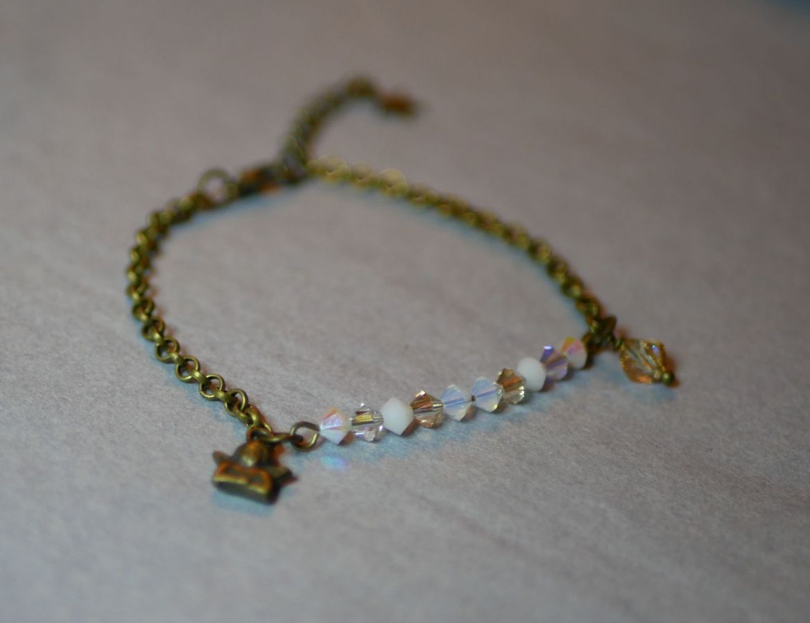 Bracelete de corrente fina branca e dourada