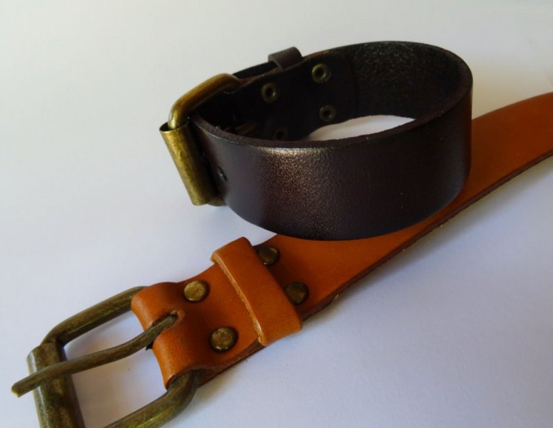 Bracelet manchette homme en cuir grav&eacute;