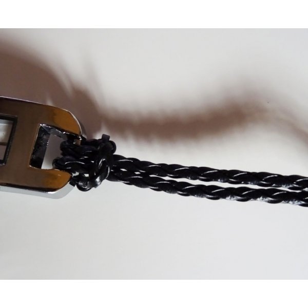 Bracelet montre tress&eacute; noir