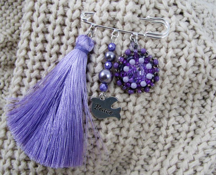 Broche de Amizade Púrpura com Pompon 