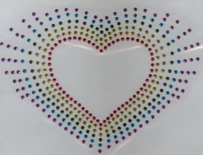 Coração de rhinestone multicolorido