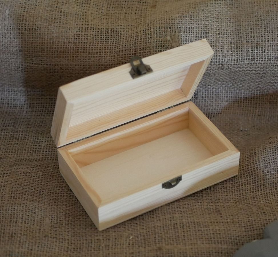 Caixa de madeira gravada e personalizada