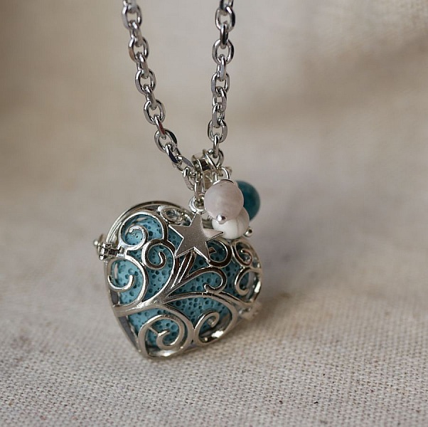 Pingente de colar Caixa cora&ccedil;&atilde;o com pedra de lava da sua escolha Presente do Dia dos Namorados