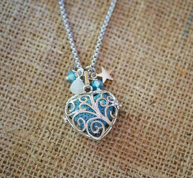 Pingente de colar Caixa cora&ccedil;&atilde;o com pedra de lava da sua escolha Presente do Dia dos Namorados