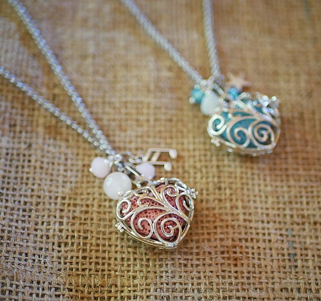 Pingente de colar Caixa cora&ccedil;&atilde;o com pedra de lava da sua escolha Presente do Dia dos Namorados