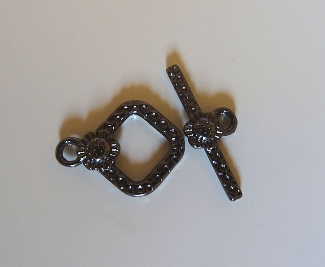 Diamante negro de níquel T-clasp 20