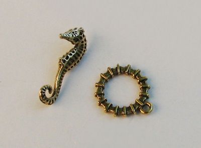 Cavalo marinho dourado antigo T-clasp