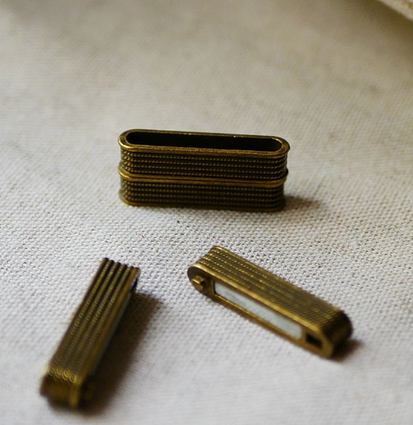 Fechadura magn&eacute;tica de bronze com 32 mm de idade