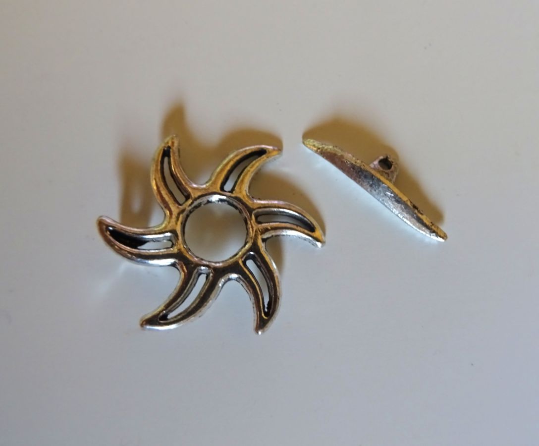 T-clasp Sun prata envelhecida