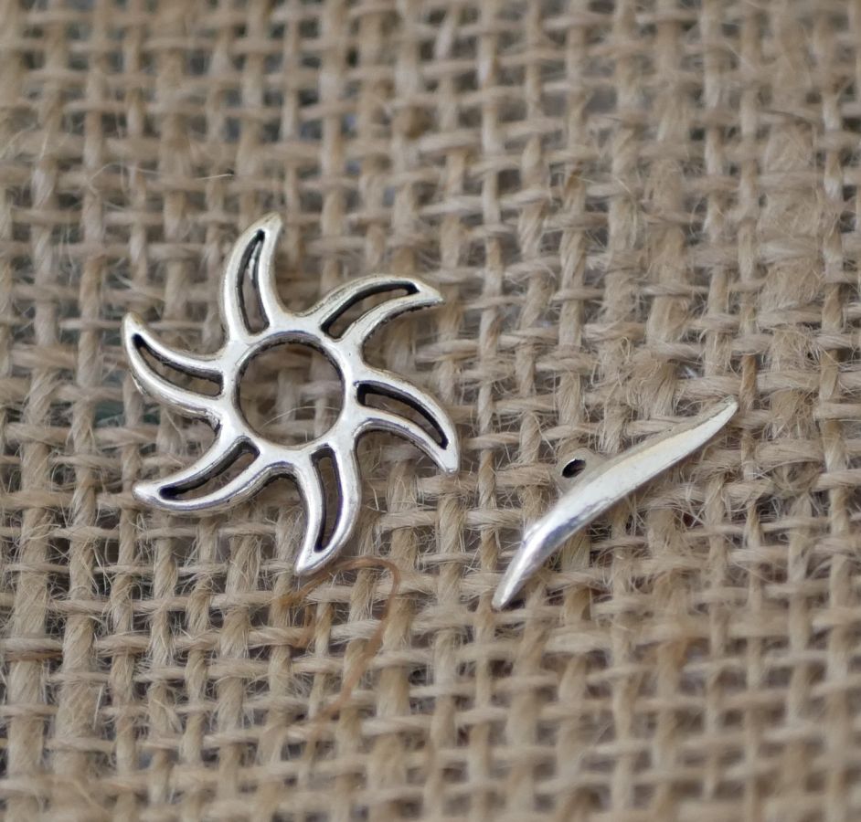 T-clasp Sun prata envelhecida