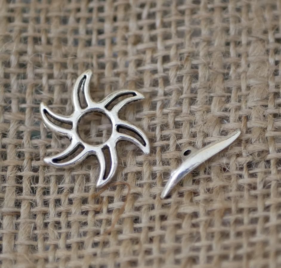 T-clasp Sun prata envelhecida