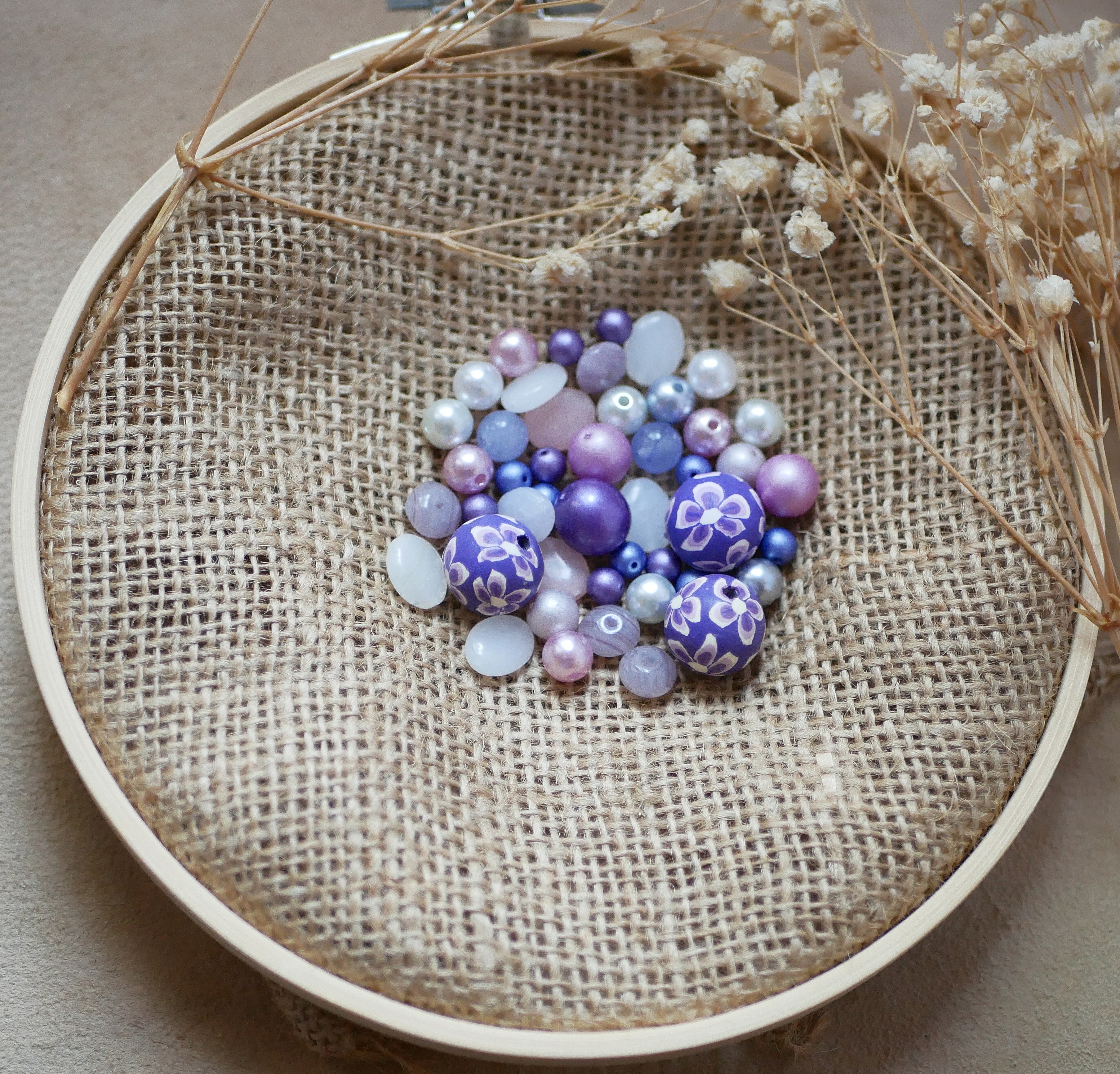 Lot de perles violet parme en verre press&eacute;, fimo et verre nacr&eacute;