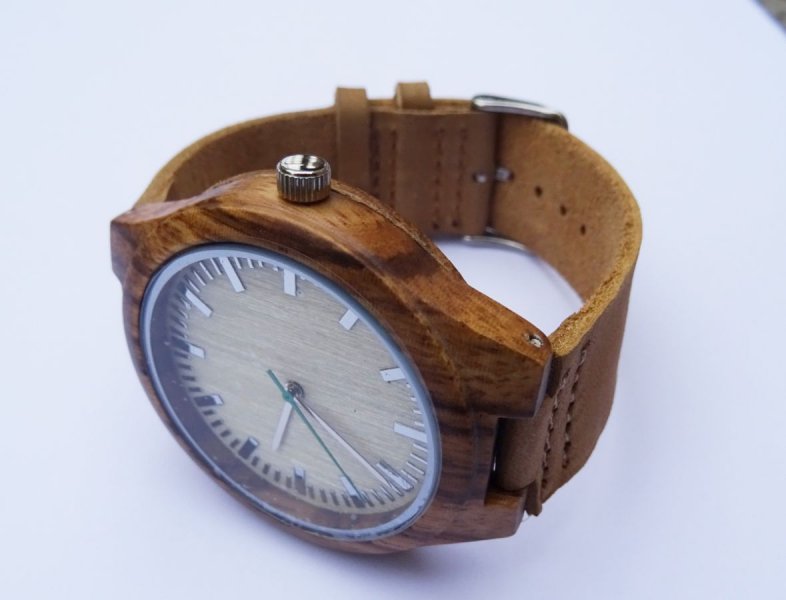 Montre homme bois vein&eacute; &agrave; graver sur bracelet cuir 