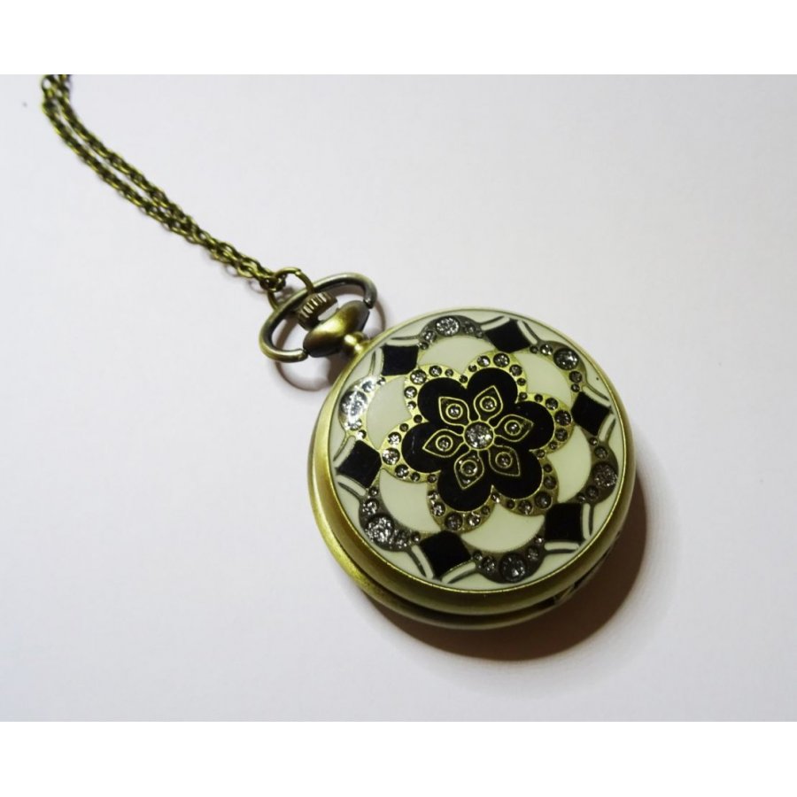 Pendente de relógio de bolso grande sobre corrente