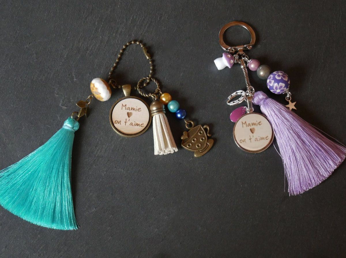 Chaveiro de cabochon de madeira com parma tassel