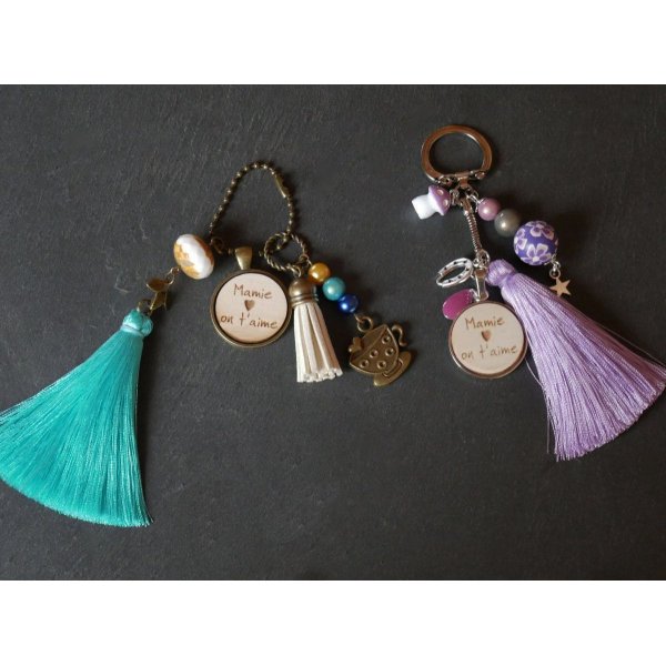 Chaveiro de cabochon de madeira com parma tassel