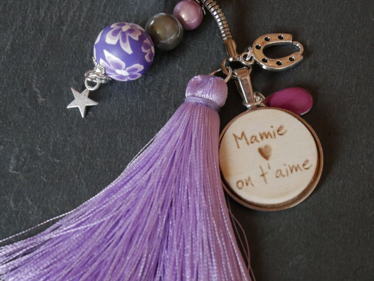 Chaveiro de cabochon de madeira com parma tassel