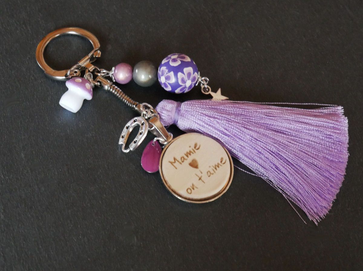 Chaveiro de cabochon de madeira com parma tassel