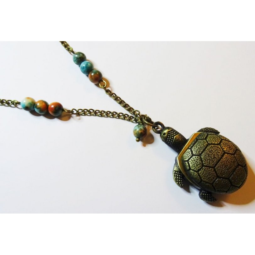 Tartaruga pendente longa com pérolas 