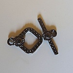 Diamante negro de n&iacute;quel T-clasp 20