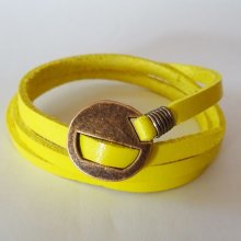 Pulseira de couro amarelo fino com tripla volta
