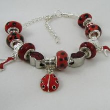 Pulseira de prata com contas vermelhas de joaninha