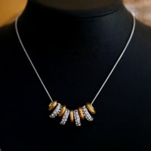 Colar com anéis de prata e ouro
