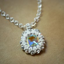 Medalhão Super Duo branco pendente na corrente