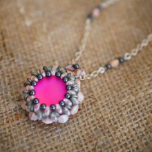 Colar pendente rosa Queensland