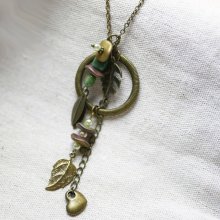 Colar com pingente longo em espírito boémio e vegetal