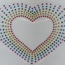Coração de rhinestone multicolorido